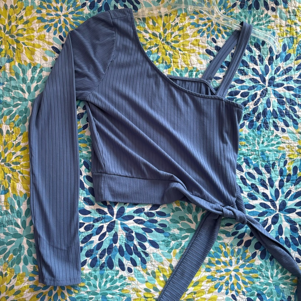 One shoulder long sleeve crop top